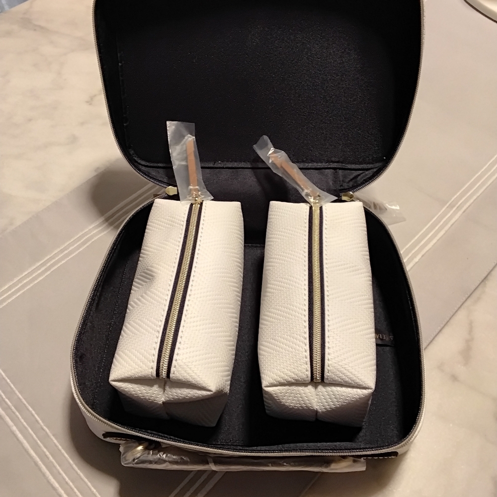 Estee Lauder Cosmetics Travel Bag.  NWT